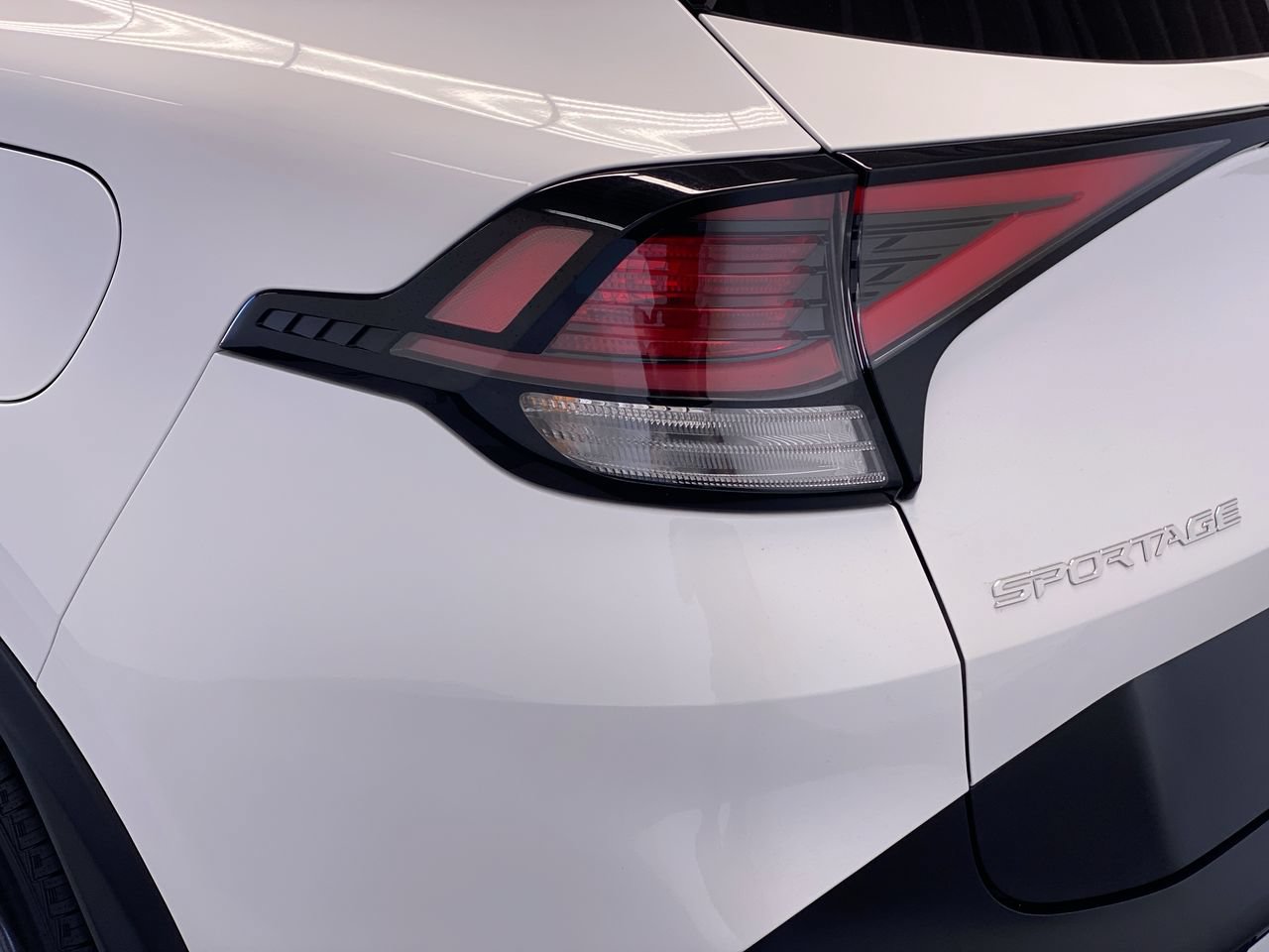 Certified 2025 Kia Sportage EX FWD image 9