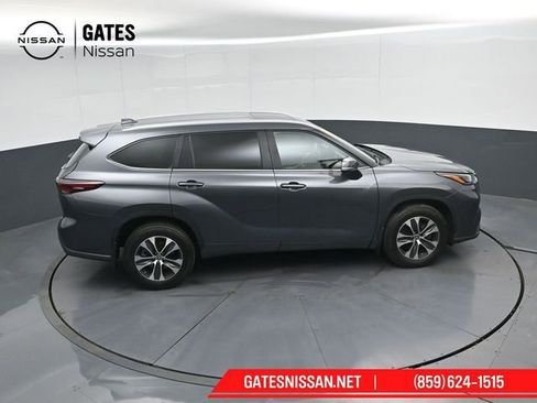Used 2024 Toyota Highlander XLE AWD/4WD image 51