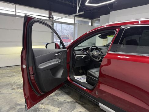 Used 2023 Cadillac XT4 Premium Luxury w/ Technology Package image 8