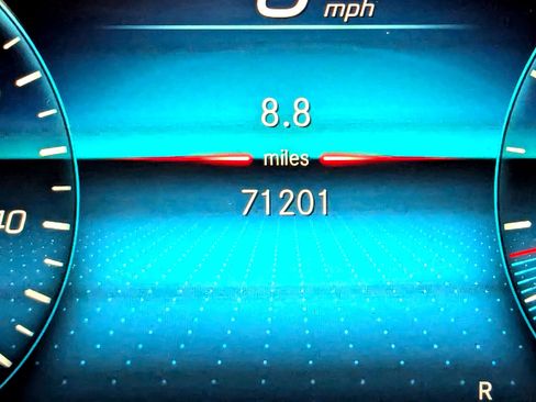 Used 2021 Mercedes-Benz GLB 250 4MATIC image 19