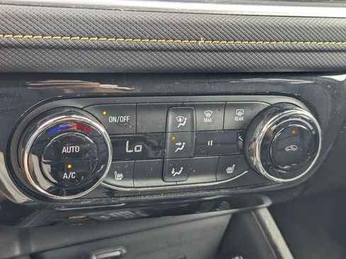 Used 2025 Chevrolet TrailBlazer ACTIV w/ Convenience Package FWD image 11