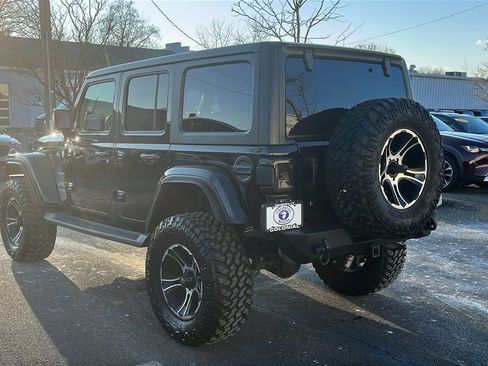 Used 2019 Jeep Wrangler Unlimited Sahara image 6