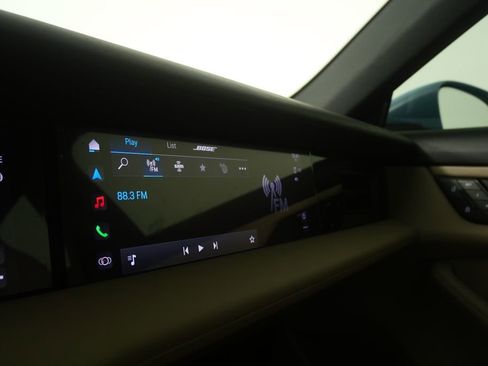 Used 2022 Porsche Taycan image 32