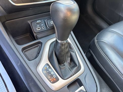 Used 2015 Jeep Cherokee Limited FWD image 29