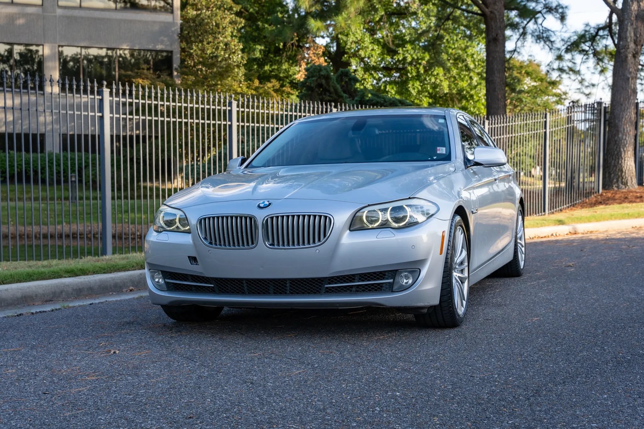 Used 2011 BMW 550i Sedan RWD image 2
