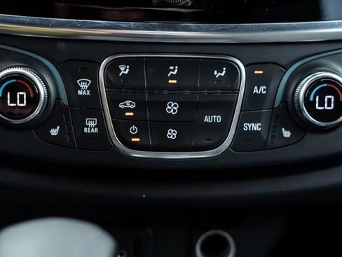 Used 2023 Chevrolet Traverse LT AWD/4WD image 21
