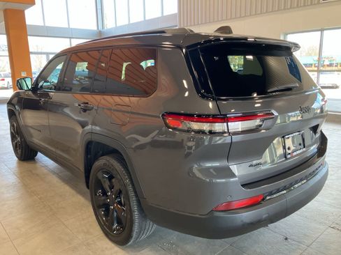 Used 2023 Jeep Grand Cherokee L Laredo image 7