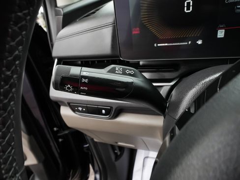 Used 2025 Kia Carnival EX FWD image 21