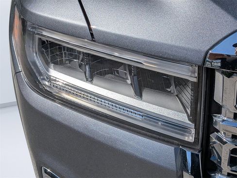 Used 2022 GMC Acadia Denali w/ Denali Technology Package image 9