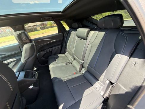 Used 2024 Cadillac Lyriq Luxury RWD image 13