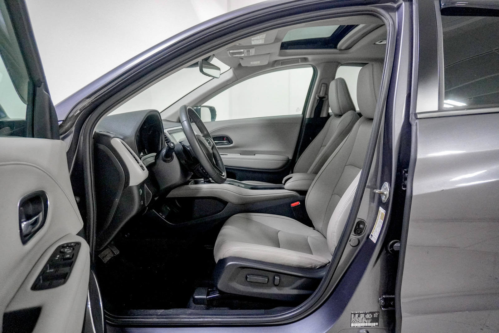 Used 2020 Honda HR-V Touring image 19