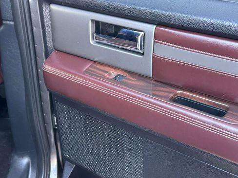 Used 2015 Ford Expedition Platinum image 29