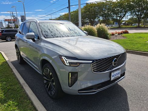 New 2026 Volvo XC90 B6 Plus w/ Protection Package Premier image 2