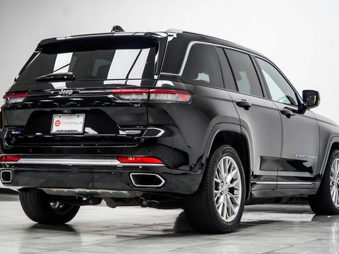 Used 2023 Jeep Grand Cherokee Summit w/ Luxury Tech Group V AWD/4WD image 13