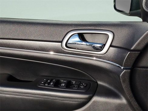 Certified 2018 Jeep Grand Cherokee Limited image 30