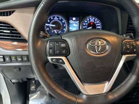 Used 2017 Toyota Sienna Limited FWD image 36