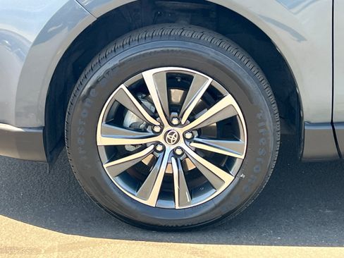 Used 2021 Toyota Venza LE w/ Carpet Mat Package (TMS) AWD/4WD image 25