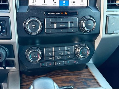 Used 2019 Ford F150 Lariat w/ Trailer Tow Package image 15