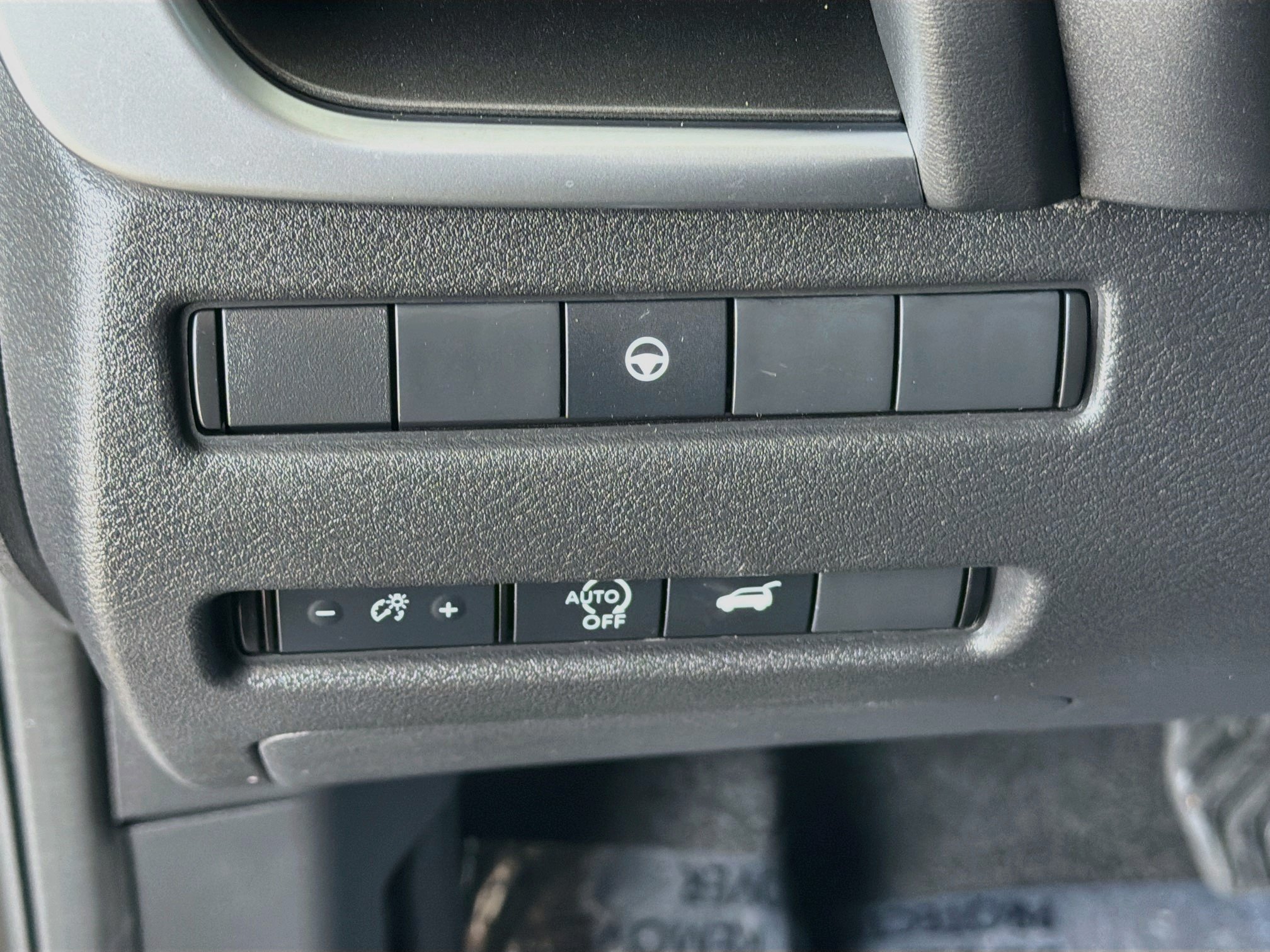 Used 2025 Nissan Rogue SV AWD/4WD image 16