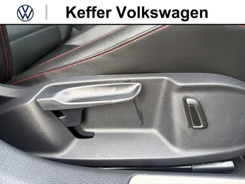 Used 2020 Volkswagen GTI SE FWD image 33