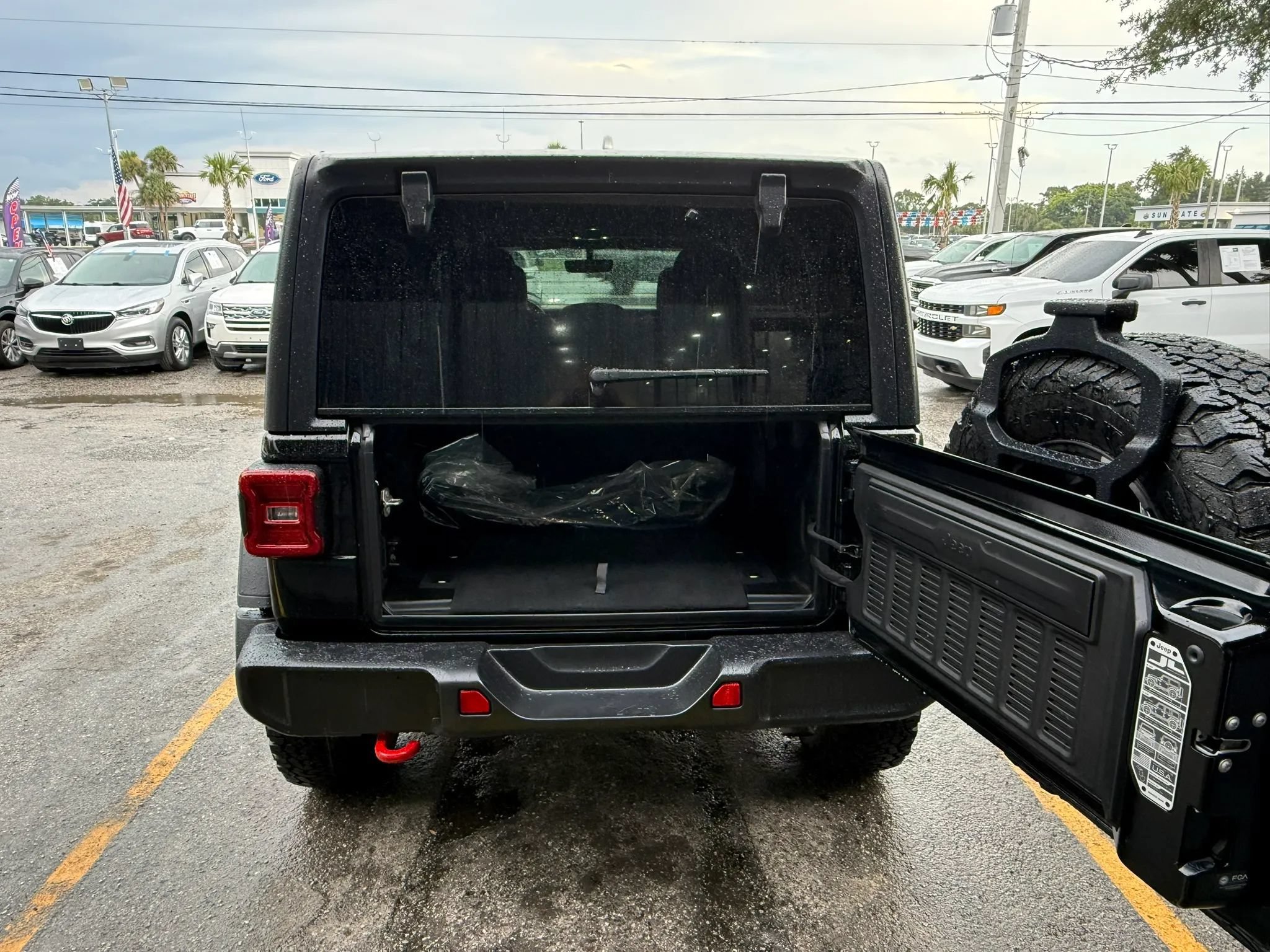 Used 2022 Jeep Wrangler Unlimited Rubicon w/ LED Lighting Group AWD/4WD image 18