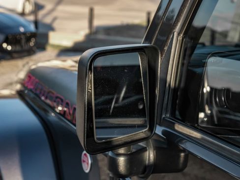 Used 2017 Jeep Wrangler Unlimited Rubicon image 40