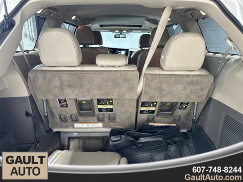 Used 2017 Toyota Sienna XLE w/ XLE Navigation Package FWD image 7
