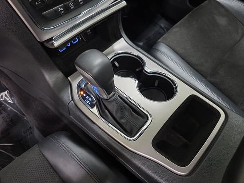 Used 2018 Jeep Grand Cherokee Altitude AWD/4WD image 25