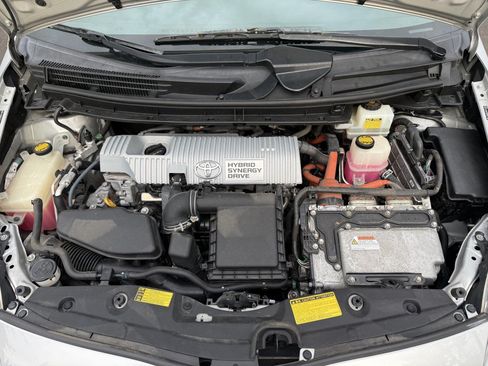 Used 2010 Toyota Prius Five w/ Navigation Pkg FWD image 31