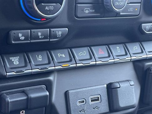 Used 2022 Chevrolet Silverado 3500 LTZ w/ LTZ Convenience Package image 25