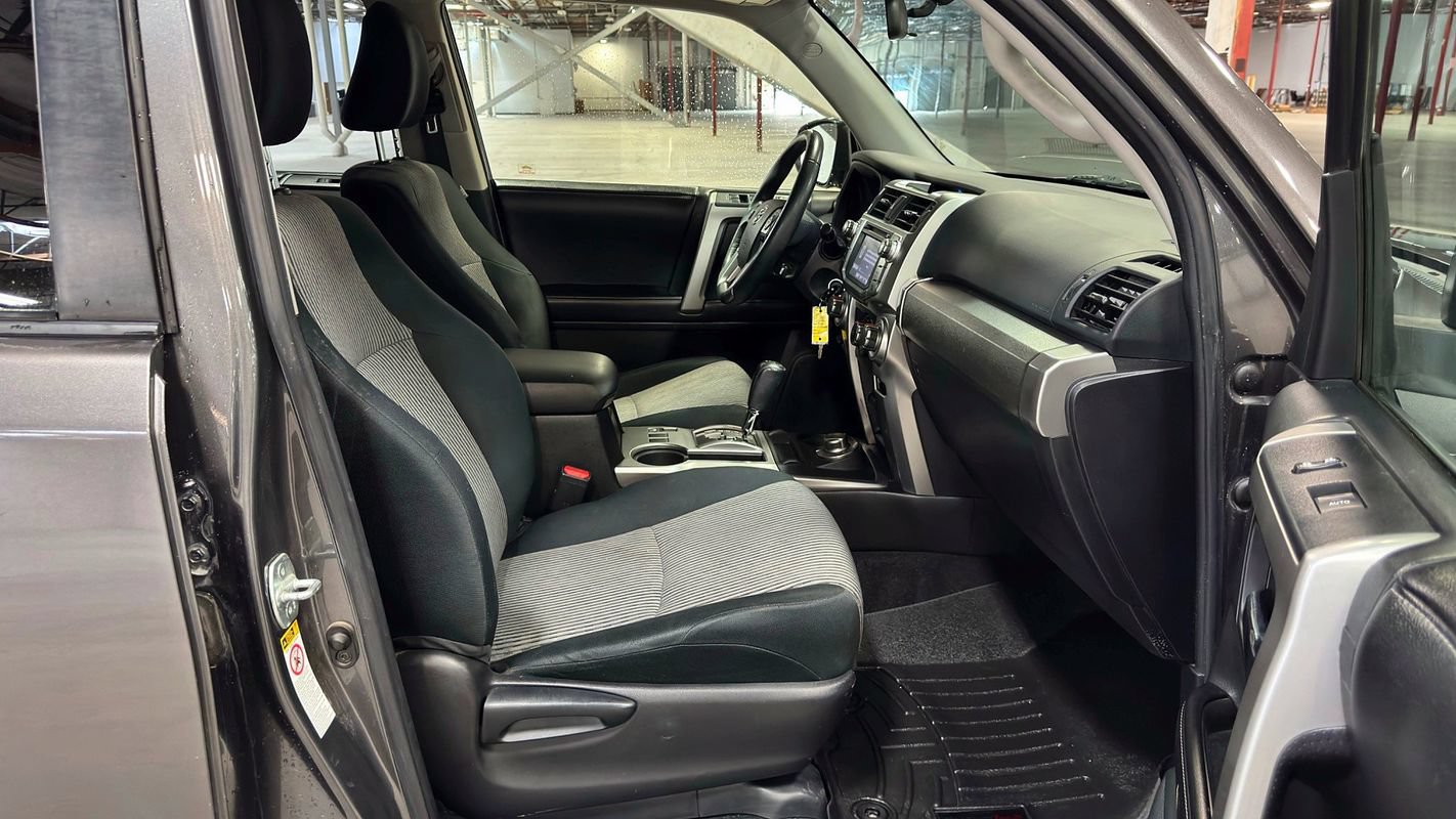 Used 2016 Toyota 4Runner SR5 AWD/4WD image 5