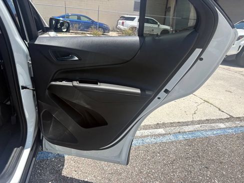 Used 2018 Chevrolet Equinox Premier FWD image 16