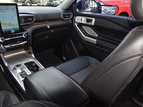 Certified 2022 Ford Explorer Limited w/ Limited Technology Package image 18