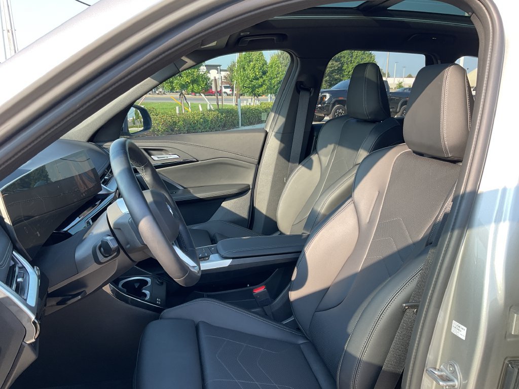 Used 2025 BMW X1 xDrive28i AWD/4WD image 12