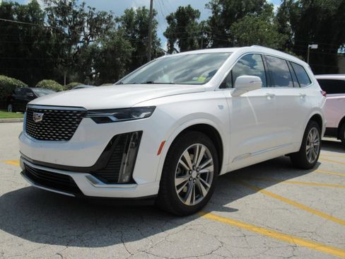 Used 2022 Cadillac XT6 Premium Luxury AWD/4WD image 4