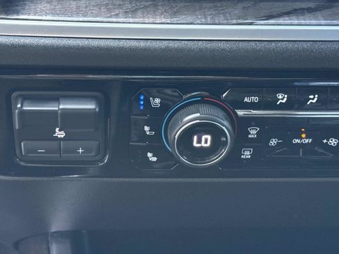 Used 2023 Chevrolet Silverado 1500 LTZ AWD/4WD image 29
