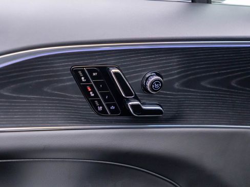 Certified 2025 Cadillac Lyriq Luxury w/ LPO, Floor Liner Package AWD/4WD image 15