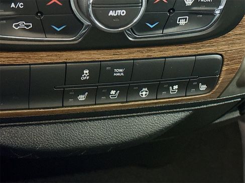 Used 2018 RAM 1500 Laramie image 12