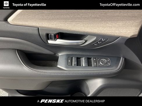 Used 2024 Toyota Grand Highlander Limited image 28