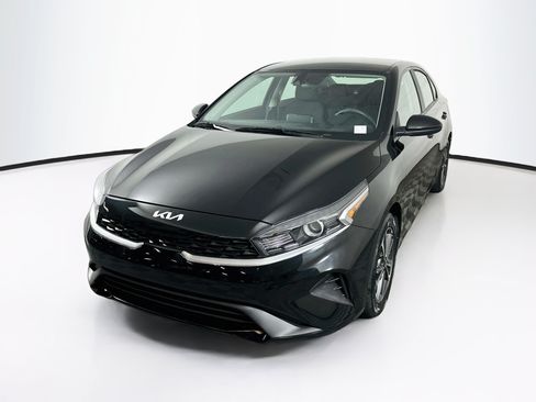 Used 2024 Kia Forte LXS FWD image 3