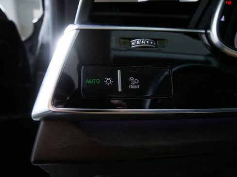Used 2022 Audi Q8 Prestige image 18