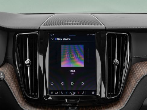 Used 2023 Volvo XC60 B5 Ultimate w/ Climate Package FWD image 18
