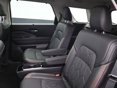 New 2026 Nissan Pathfinder Platinum image 28