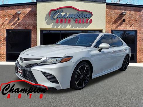 Used 2019 Toyota Camry XSE w/ Driver Assist Package FWD image 9