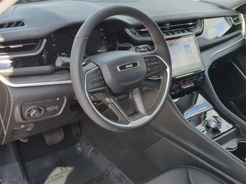 Used 2024 Jeep Grand Cherokee Limited 4xe image 2