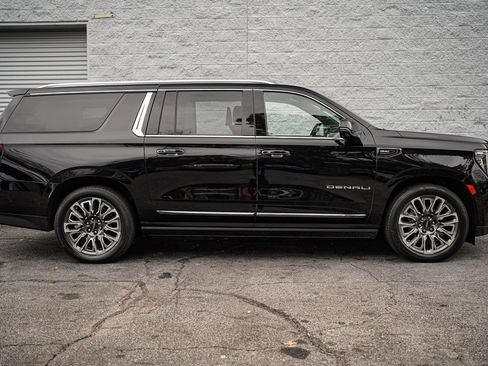 Used 2023 GMC Yukon XL Denali Ultimate image 18
