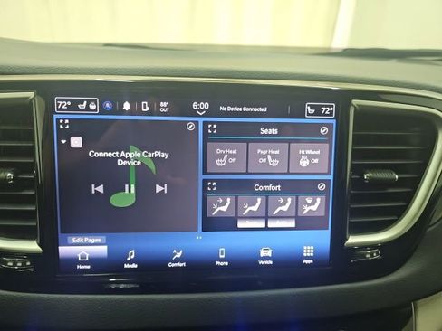 Used 2023 Chrysler Pacifica Touring-L FWD image 5