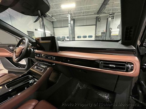 Used 2025 Lincoln Aviator Reserve w/ Equipment Group 201A image 31