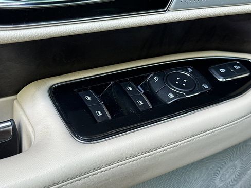 Used 2018 Lincoln Navigator L Reserve w/ Technology Package image 12