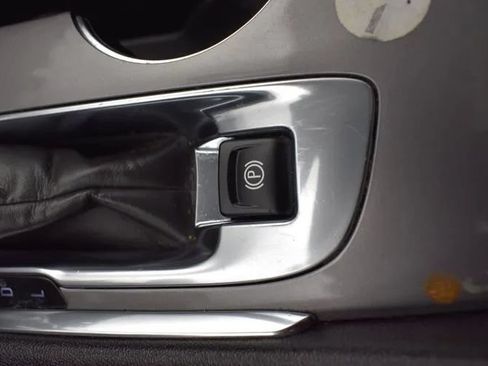 Used 2023 Chevrolet Malibu LT FWD image 34